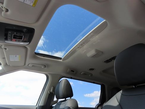 New 2026 Kia Carnival SX Prestige image 8