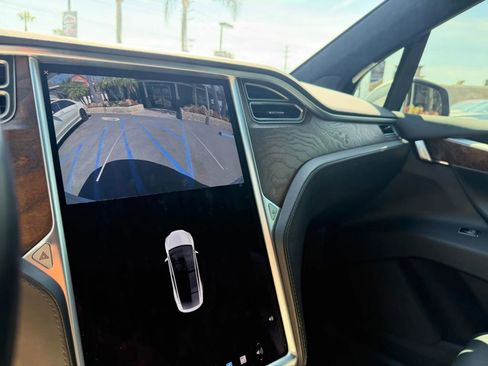 Used 2017 Tesla Model X 75D AWD/4WD image 18