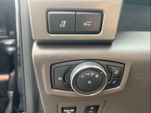Used 2019 Ford Expedition XLT w/ Equipment Group 202A AWD/4WD image 34