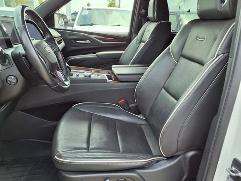 Used 2023 Cadillac Escalade Premium Luxury AWD/4WD image 29
