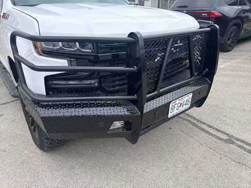Used 2019 Chevrolet Silverado 1500 LT Trail Boss image 3