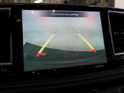 Used 2023 Chrysler Pacifica Limited FWD image 30