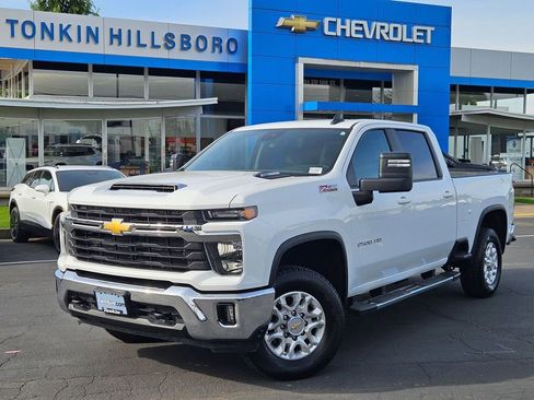 Used 2024 Chevrolet Silverado 2500 LT AWD/4WD image 2