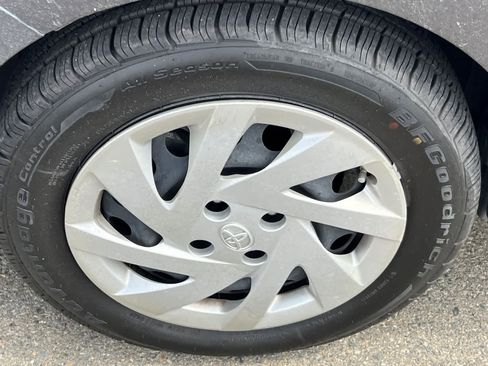Used 2015 Toyota Prius C Two FWD image 10