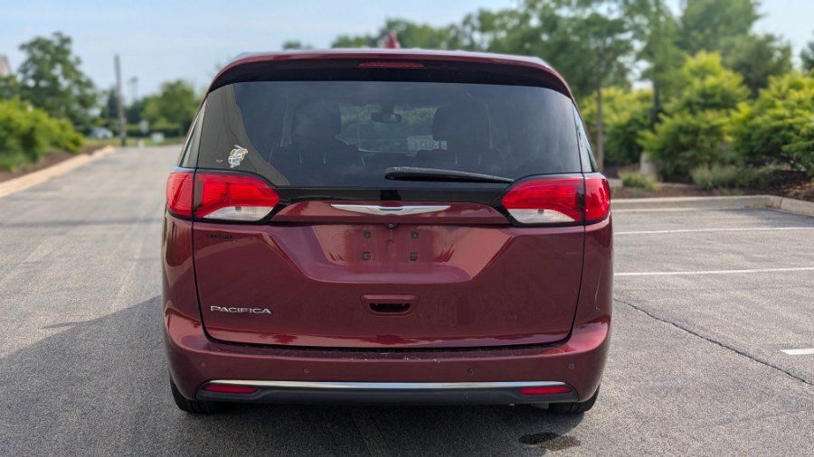 Used 2018 Chrysler Pacifica Touring Plus w/ Tire & Wheel Group FWD image 5