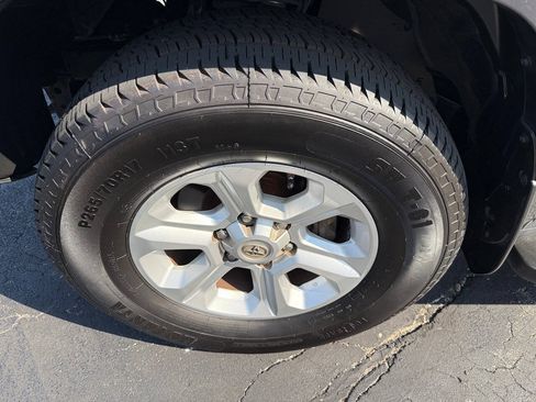 Used 2016 Toyota 4Runner SR5 AWD/4WD image 83