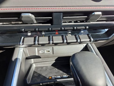 Used 2025 Chevrolet Colorado Z71 w/ Z71 Convenience Package 2 image 25