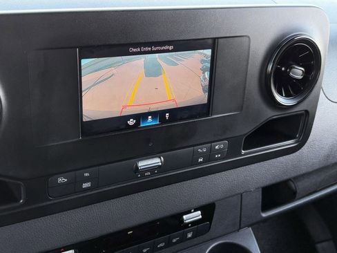 Used 2024 Mercedes-Benz Sprinter 2500 image 21