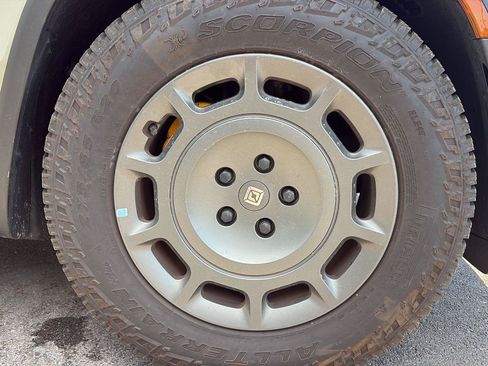 Used 2025 Rivian R1S Adventure AWD/4WD image 10