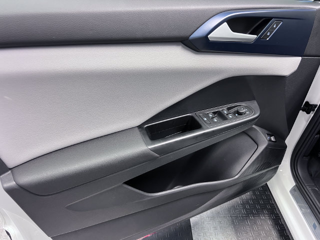 Certified 2023 Volkswagen Taos SE FWD image 7