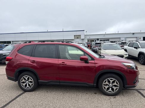 Used 2023 Subaru Forester Premium AWD/4WD image 9