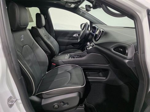 New 2026 Chrysler Pacifica Limited w/ S Appearance Package image 24