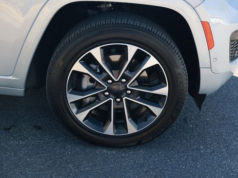 Used 2023 Jeep Grand Cherokee Overland w/ Advanced Protech Group III AWD/4WD image 8