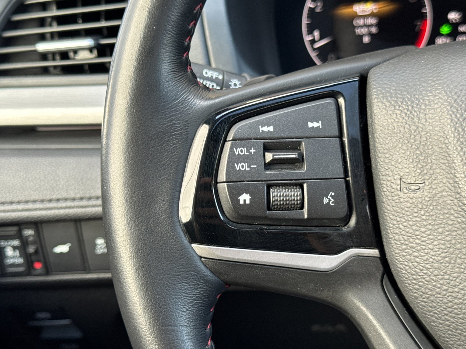 Used 2025 Honda Odyssey Sport-L image 29