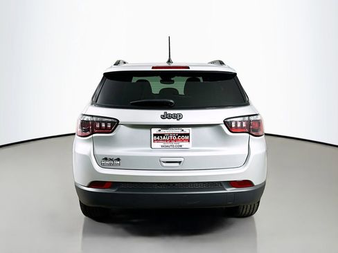 Used 2026 Jeep Compass Latitude AWD/4WD image 6