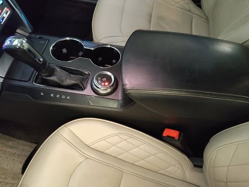 Used 2018 Ford Explorer Platinum image 26