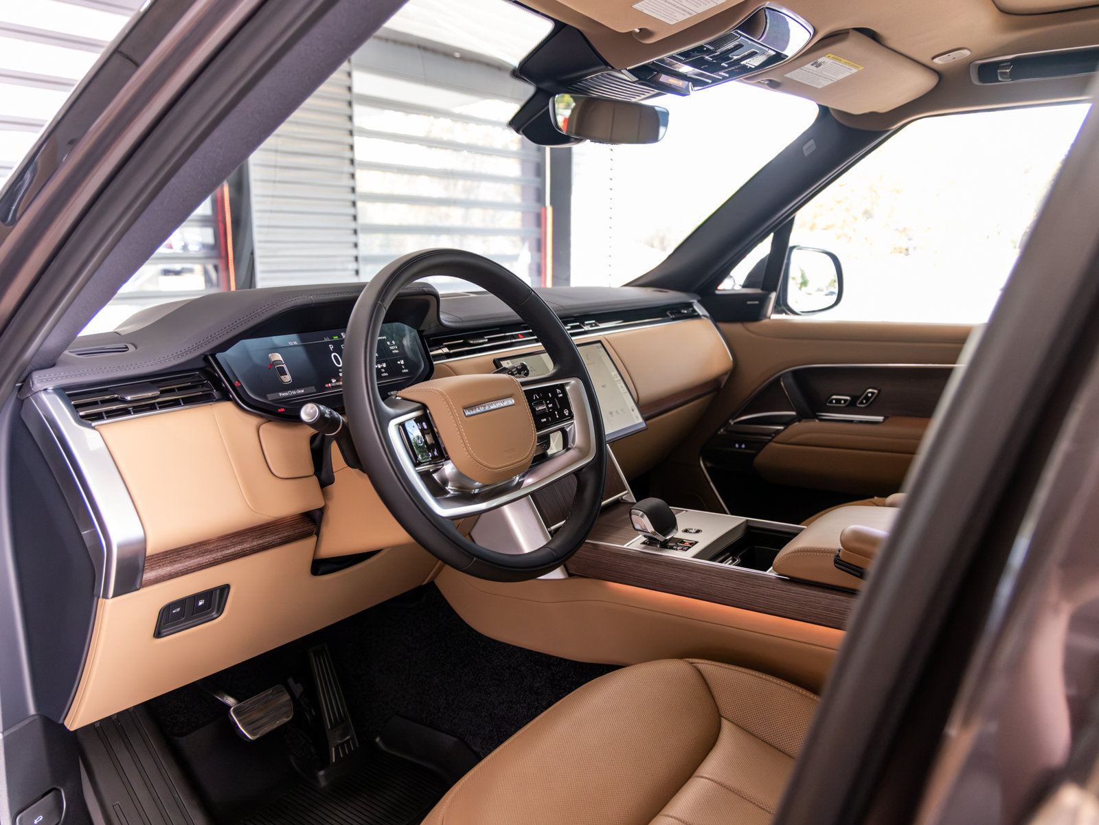 Used 2026 Land Rover Range Rover SE AWD/4WD image 4