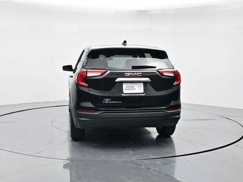 Used 2022 GMC Terrain SLE image 8