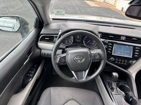 Used 2019 Toyota Camry LE w/ Convenience Package FWD image 2