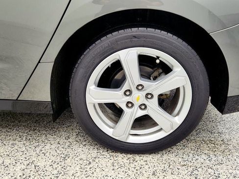 Used 2017 Chevrolet Volt LT w/ Comfort Package image 9