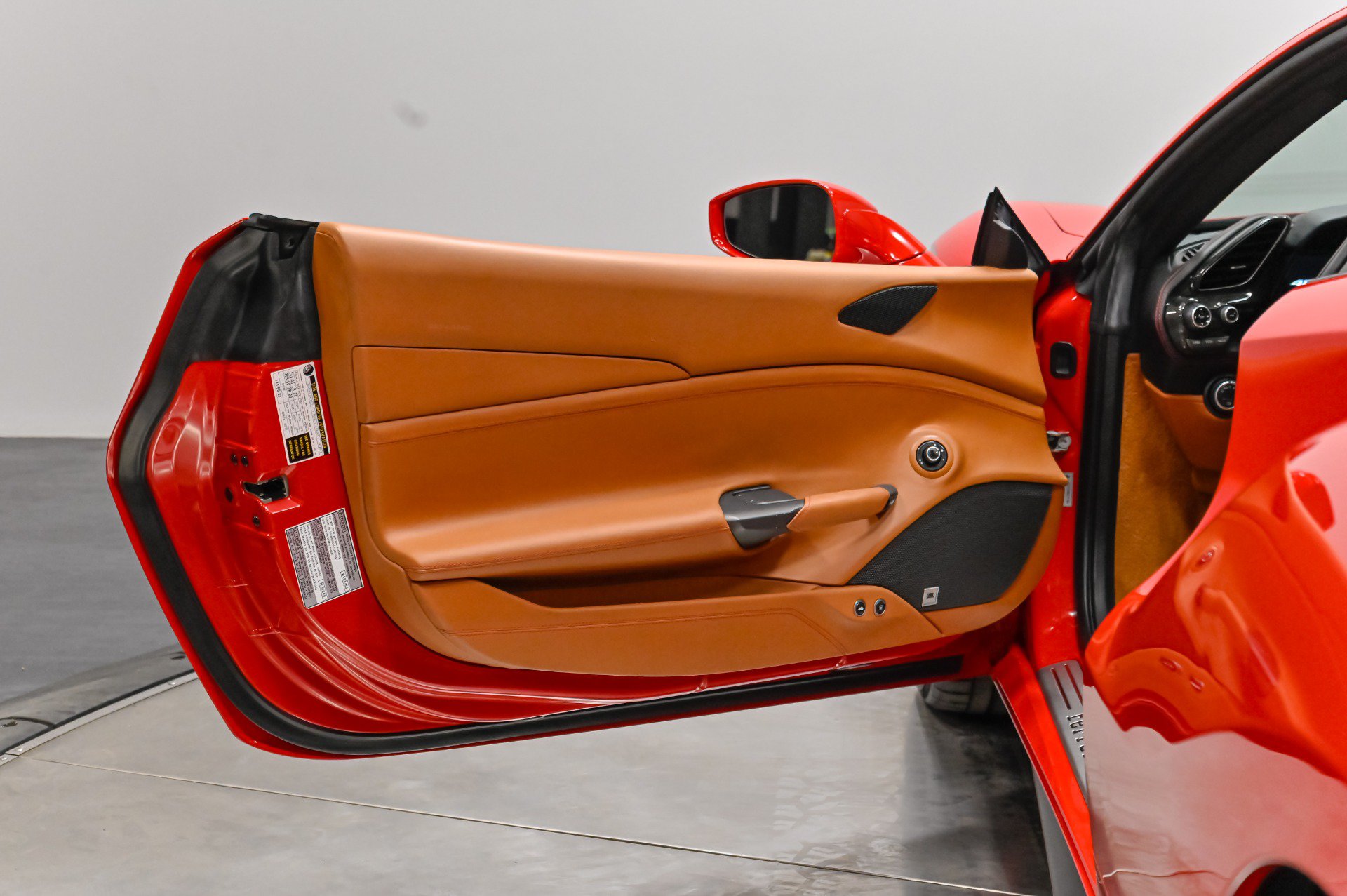 Used 2018 Ferrari 488 GTB RWD image 22
