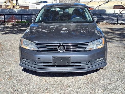 Used 2015 Volkswagen Jetta SE FWD image 2