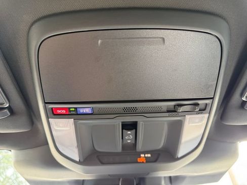 Used 2025 Subaru Forester Premium AWD/4WD image 21