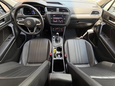 Used 2023 Volkswagen Tiguan SE FWD image 10