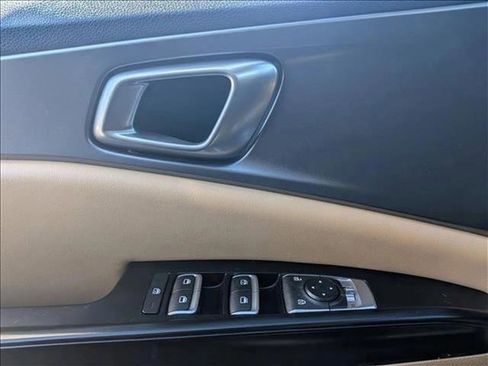 Used 2024 Kia Carnival LX image 16