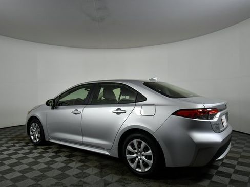Used 2021 Toyota Corolla LE image 14