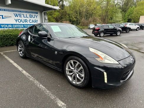 Used 2014 Nissan 370Z Touring RWD image 3