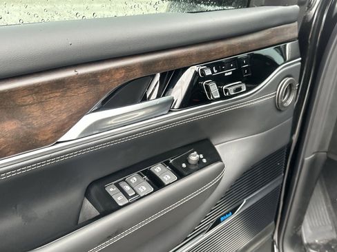 New 2024 Jeep Grand Wagoneer L 4WD image 9