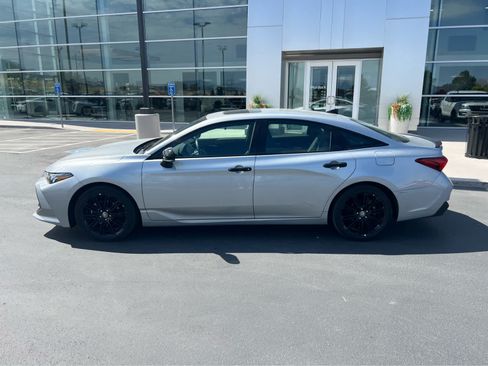 Used 2022 Toyota Avalon XSE FWD image 12
