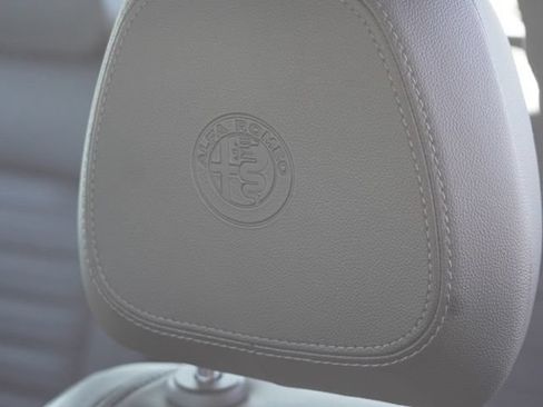 Used 2023 Alfa Romeo Giulia Veloce RWD image 16