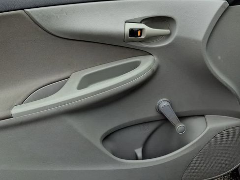 Used 2010 Toyota Corolla image 15