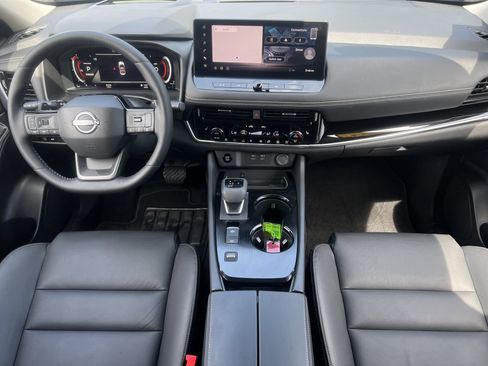 Certified 2025 Nissan Rogue SL w/ SL Premium Package FWD image 3