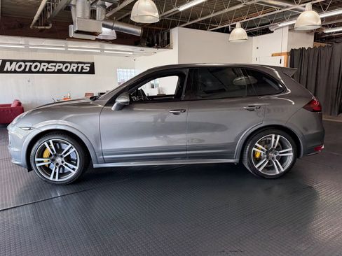 Used 2014 Porsche Cayenne Turbo S AWD/4WD image 5