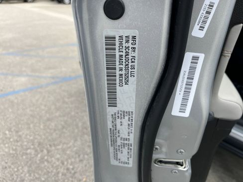 Used 2025 Jeep Compass Limited image 29