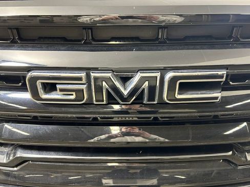 Used 2022 GMC Sierra 1500 Elevation w/ LPO, Elevation Black Package image 10