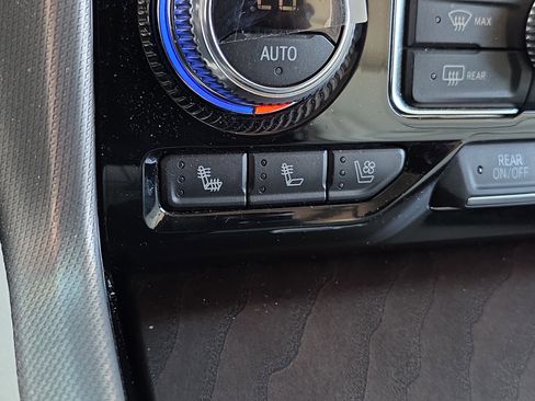 Used 2024 GMC Yukon Denali w/ Denali Reserve Package image 28