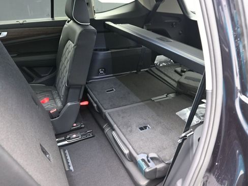 New 2025 Volkswagen Atlas SEL Premium R-Line image 24