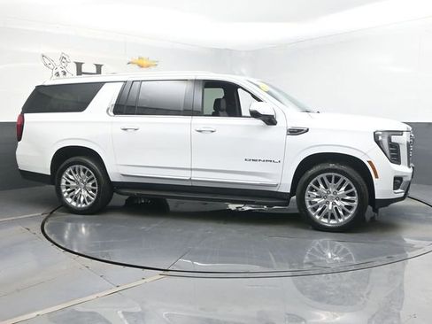 Used 2025 GMC Yukon XL Denali AWD/4WD image 48