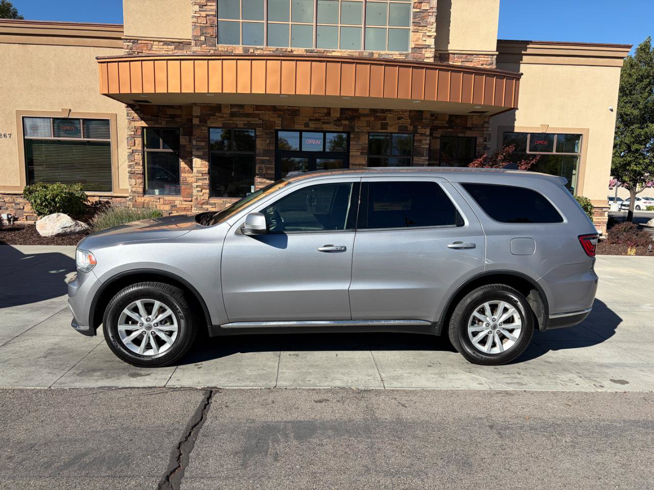 Used 2020 Dodge Durango SXT w/ 3rd Row Seating Group AWD/4WD image 2