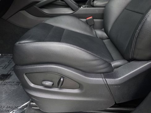 Certified 2024 Porsche Cayenne image 16