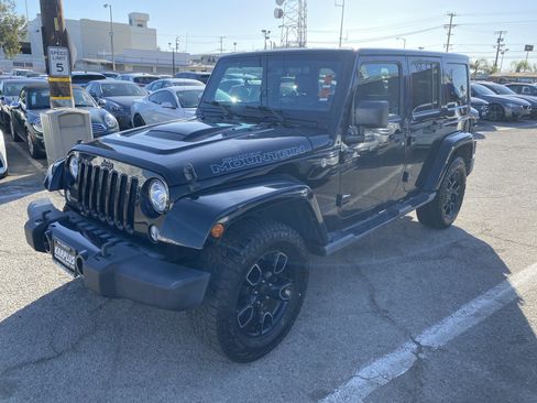 Used 2017 Jeep Wrangler Unlimited Sahara AWD/4WD image 2