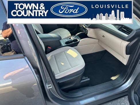 Used 2022 Ford Escape SE w/ Cold Weather Package FWD image 21