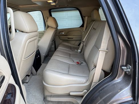 Used 2012 Cadillac Escalade 4WD Hybrid image 24