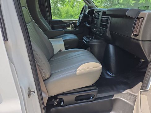 Used 2020 Chevrolet Express 3500 w/ Driver Convenience Package RWD image 14