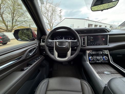 Used 2024 GMC Yukon XL Denali w/ Denali Reserve Package image 2