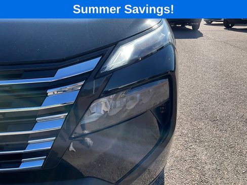 Used 2025 Nissan Rogue SV AWD/4WD image 11